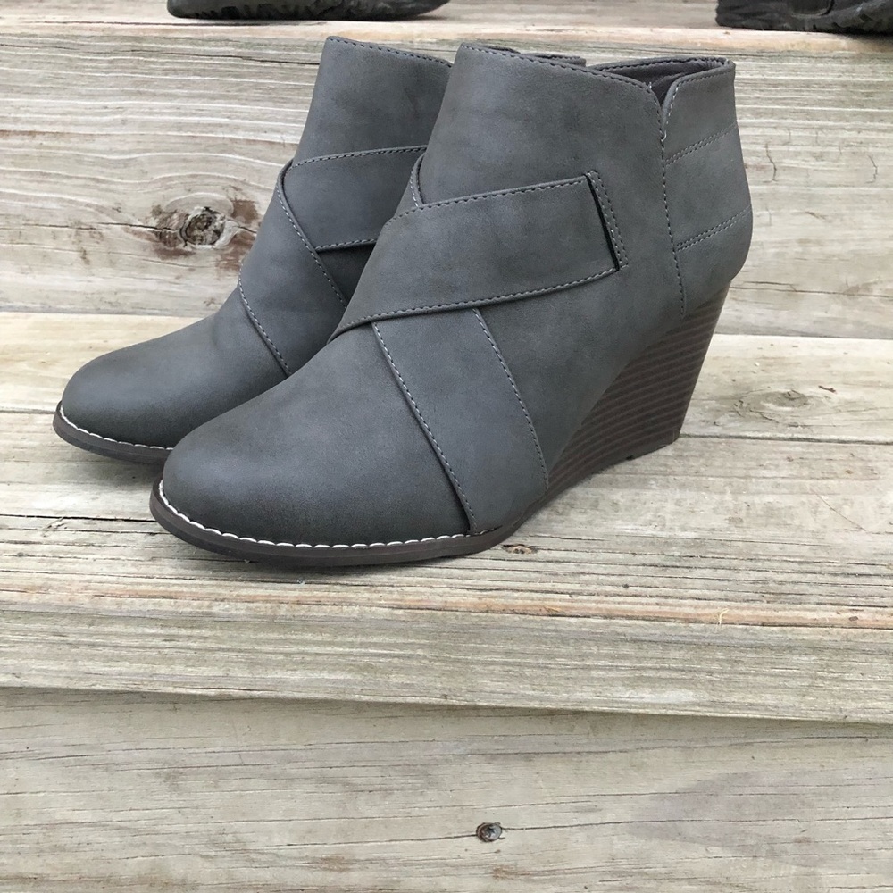 Maurices Gray Wedged Booties